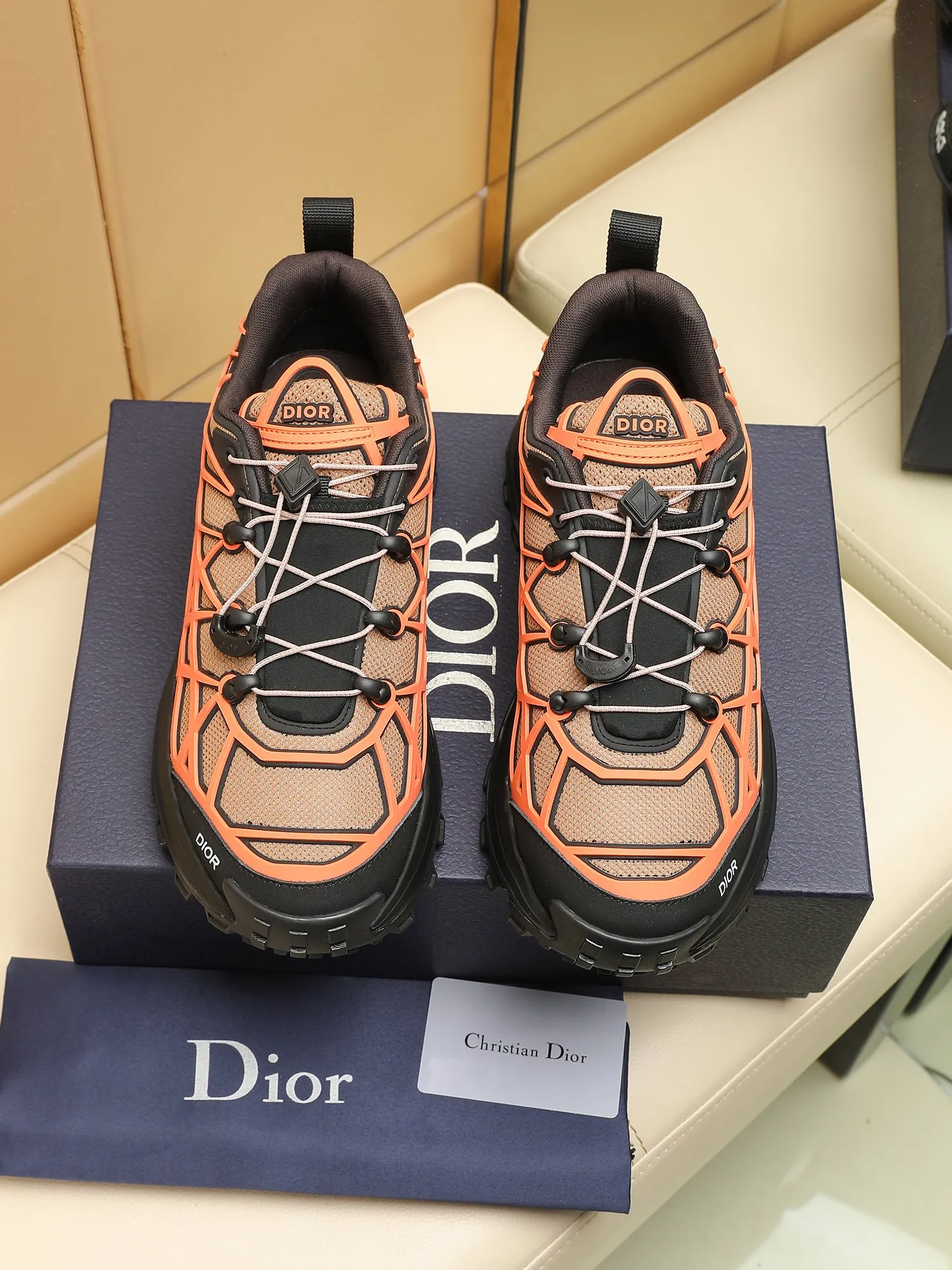 Men's Men's Shoes 💰520 [New Style] 🏍️🏍️Dior-B31 RUNNER sneakers highlight the fashionable silhouette, decorated with curved cannage pattern, reinterpreting classic patterns in a structural style, enriching Dior's 2023 summer men's wear series. Meticulously crafted using the advanced craftsmanship of hiking shoes, it blends outdoor culture with Dior heritage. Code number 38-45, multiple colors available, 38-44 (45 can be customized